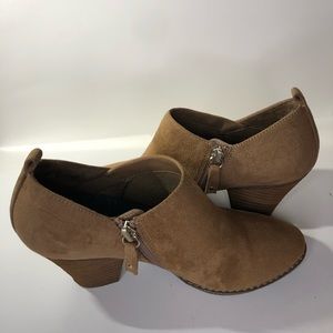 Beautiful  Suede Dr. Scholl’s booties with inside zippers.